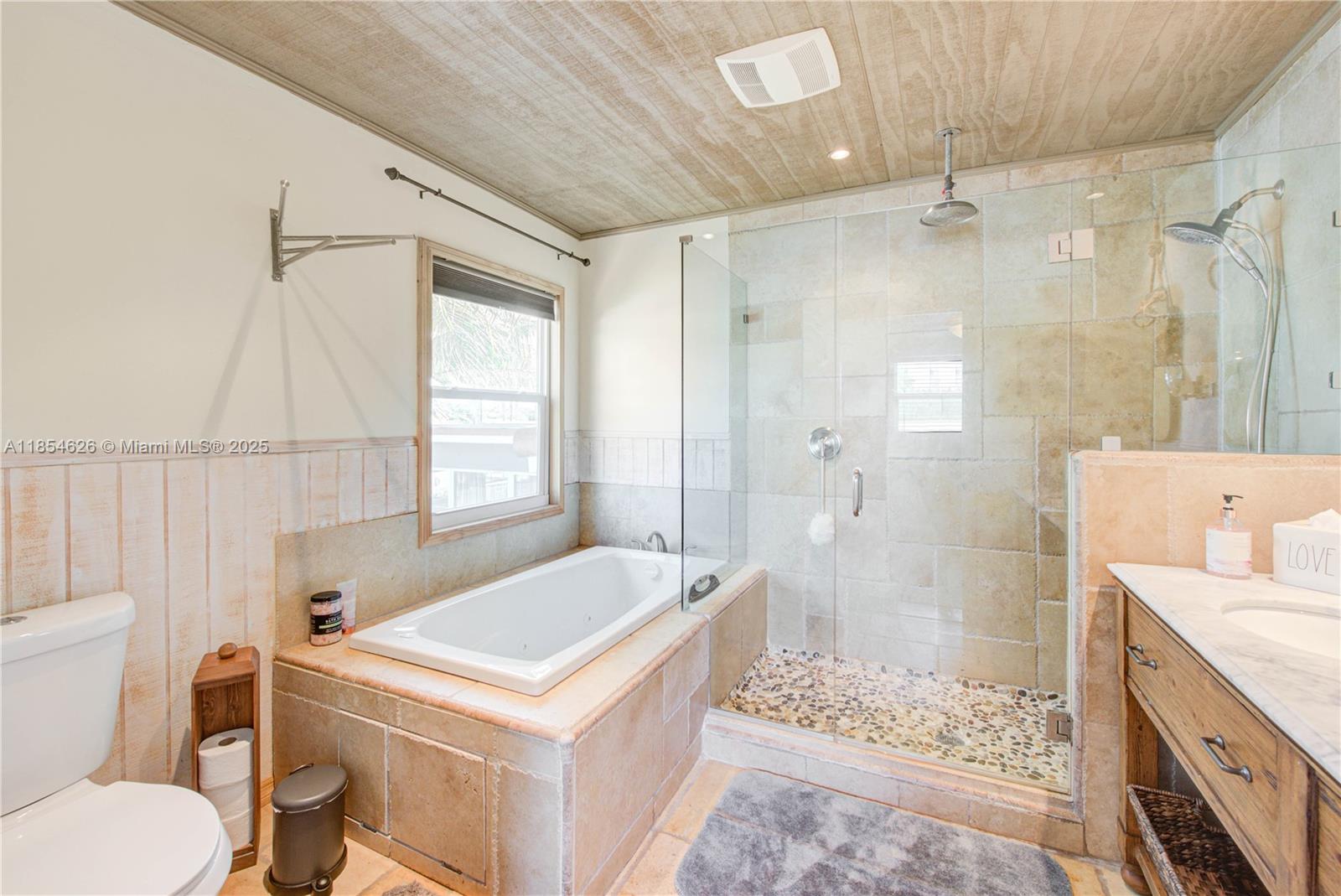 1100 NE 4th St Hallandale Beach, FL 33009