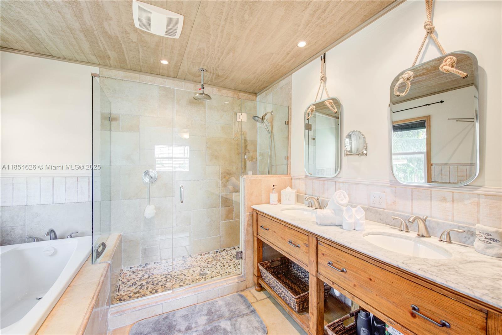 1100 NE 4th St Hallandale Beach, FL 33009