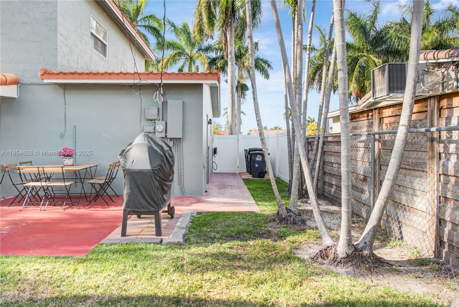 1100 NE 4th St Hallandale Beach, FL 33009