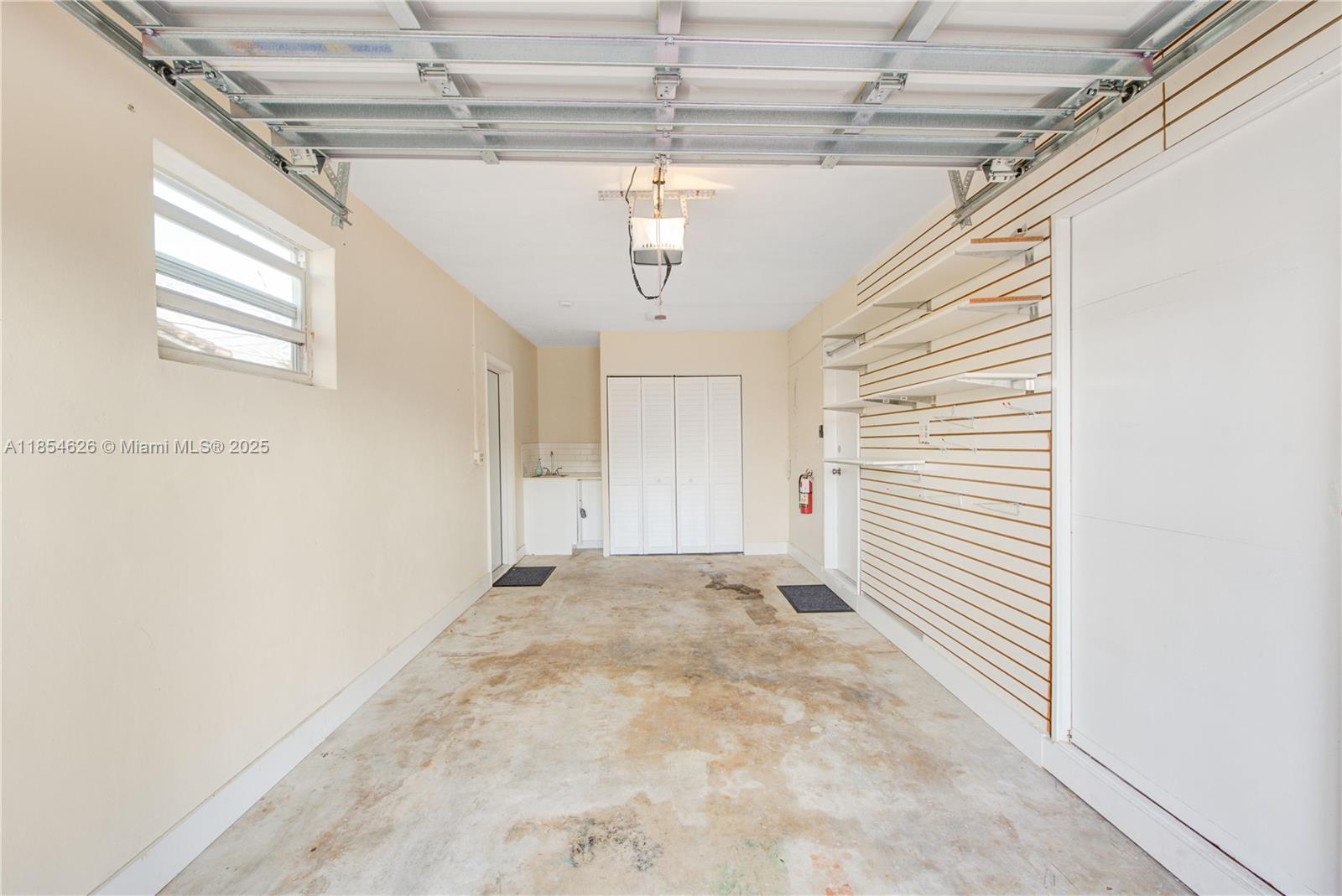 1100 NE 4th St Hallandale Beach, FL 33009