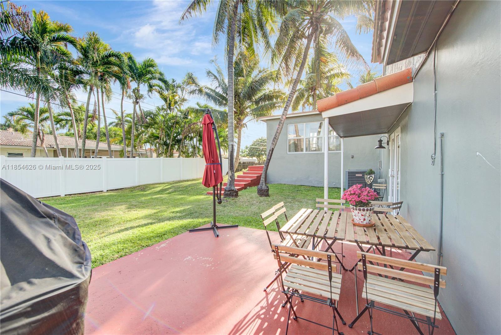 1100 NE 4th St Hallandale Beach, FL 33009