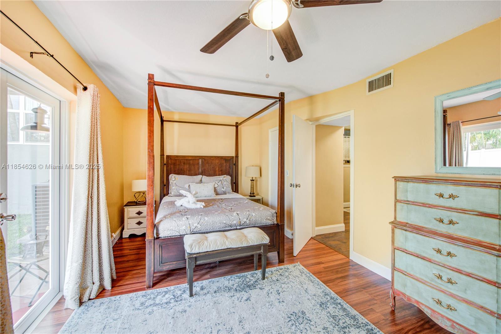 1100 NE 4th St Hallandale Beach, FL 33009