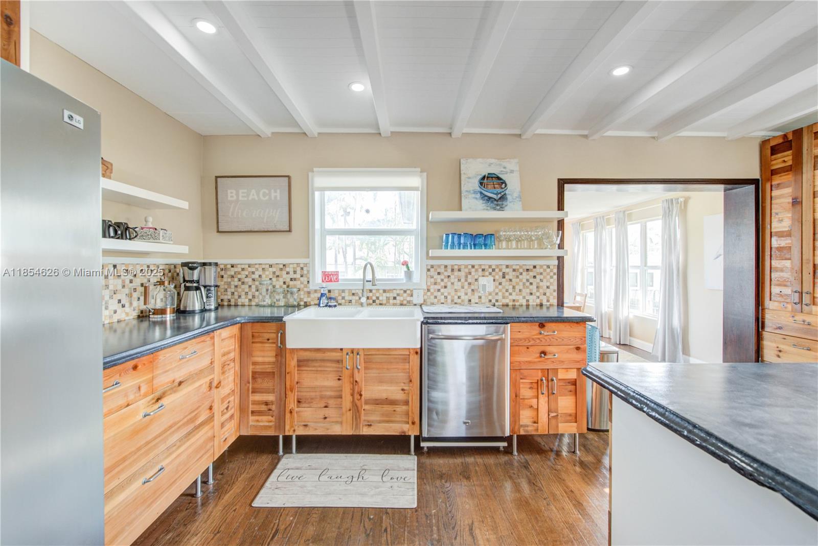 1100 NE 4th St Hallandale Beach, FL 33009