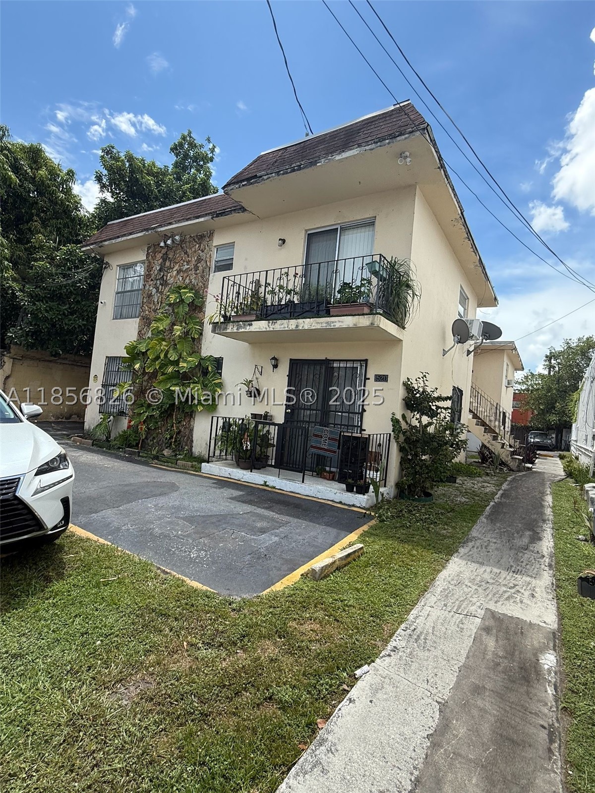 1520 SW 1st St
