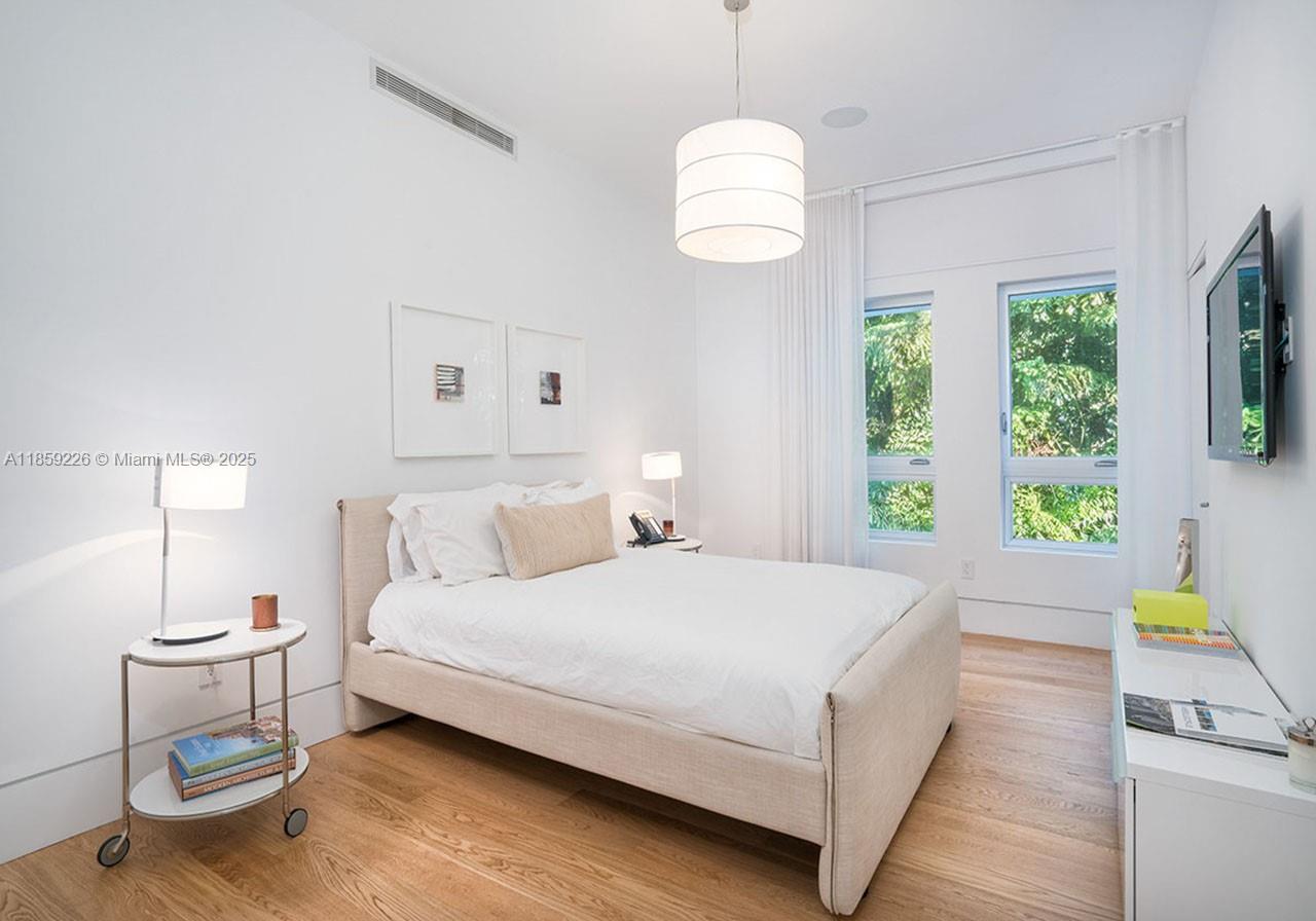 3503 Banyan Cir Coconut Grove, FL 33133