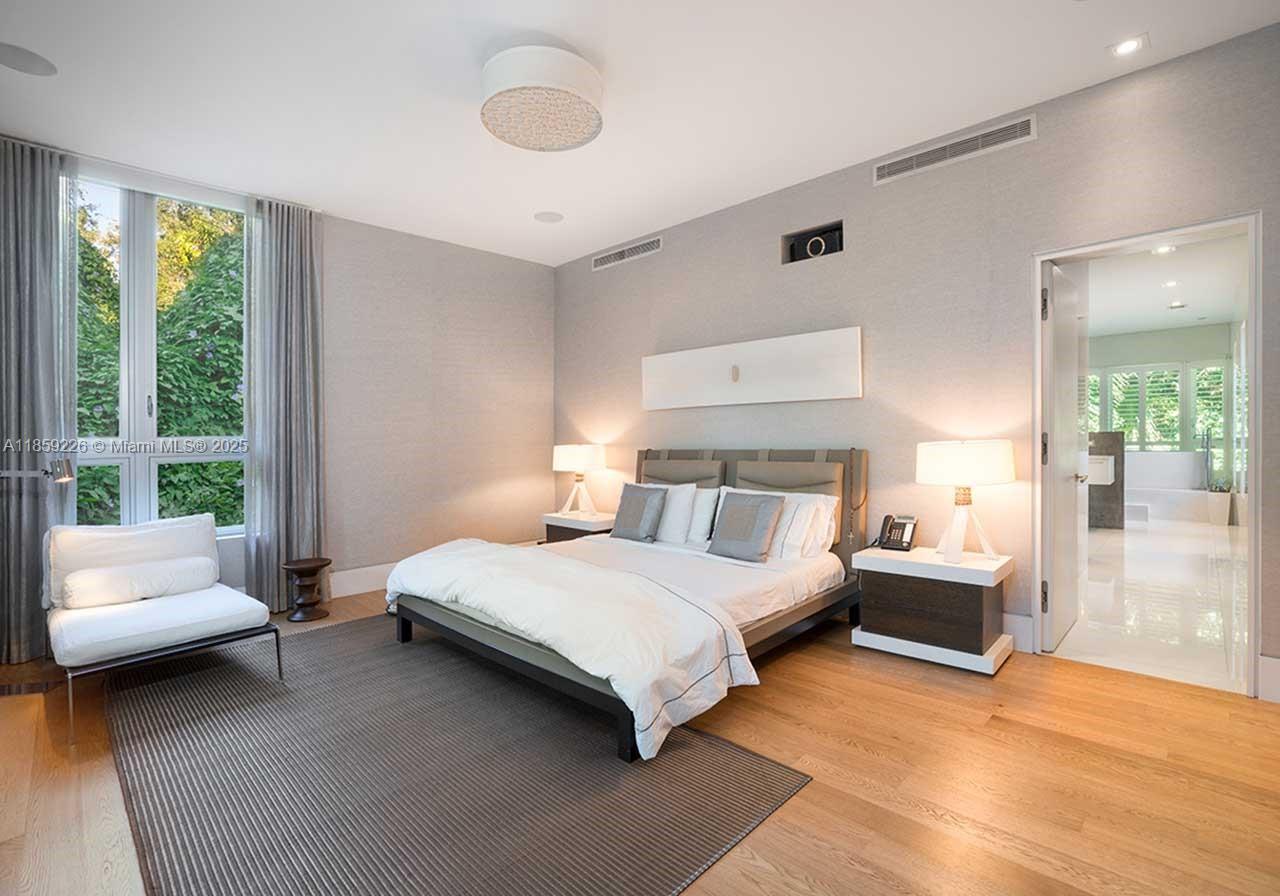 3503 Banyan Cir Coconut Grove, FL 33133