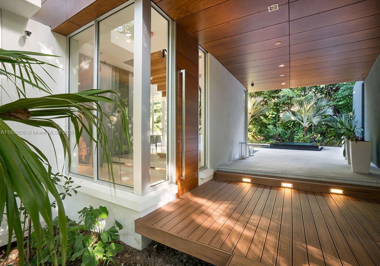 3503 Banyan Cir Coconut Grove, FL 33133