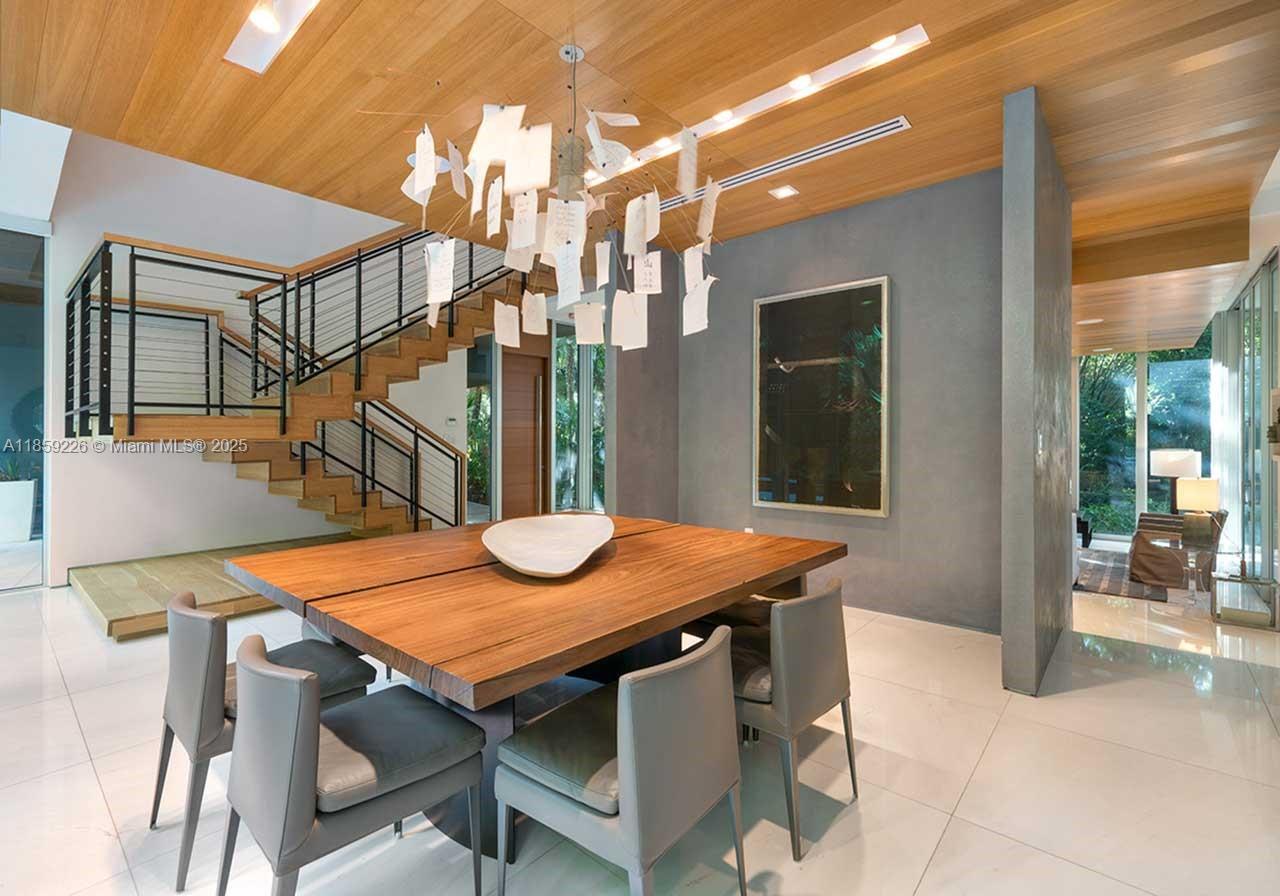 3503 Banyan Cir Coconut Grove, FL 33133