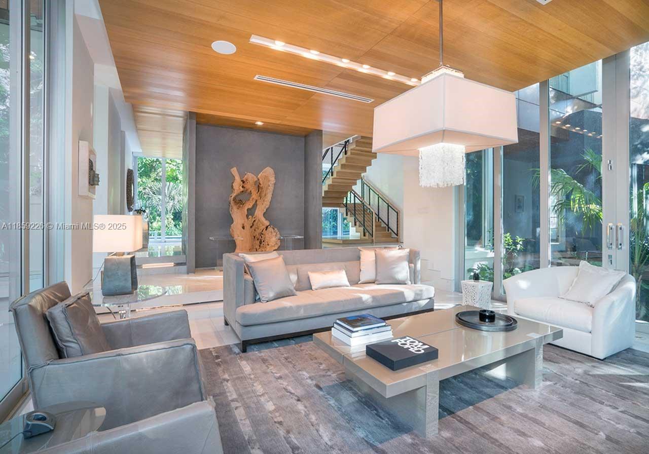 3503 Banyan Cir Coconut Grove, FL 33133