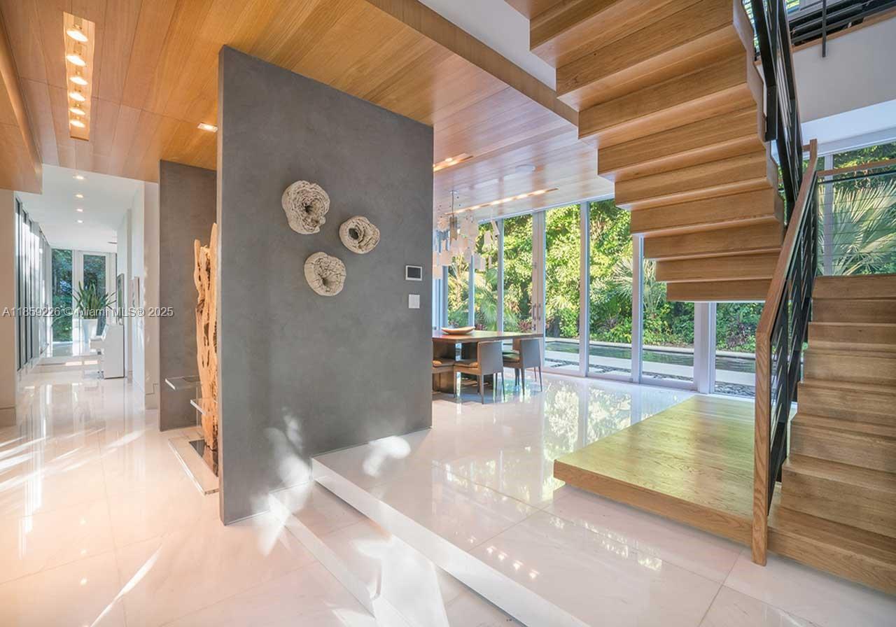 3503 Banyan Cir Coconut Grove, FL 33133