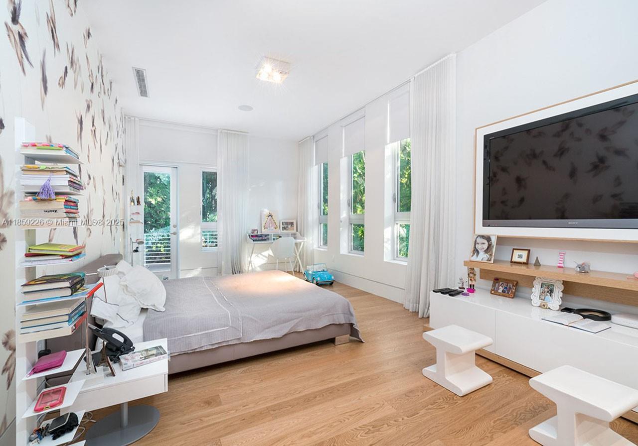 3503 Banyan Cir Coconut Grove, FL 33133