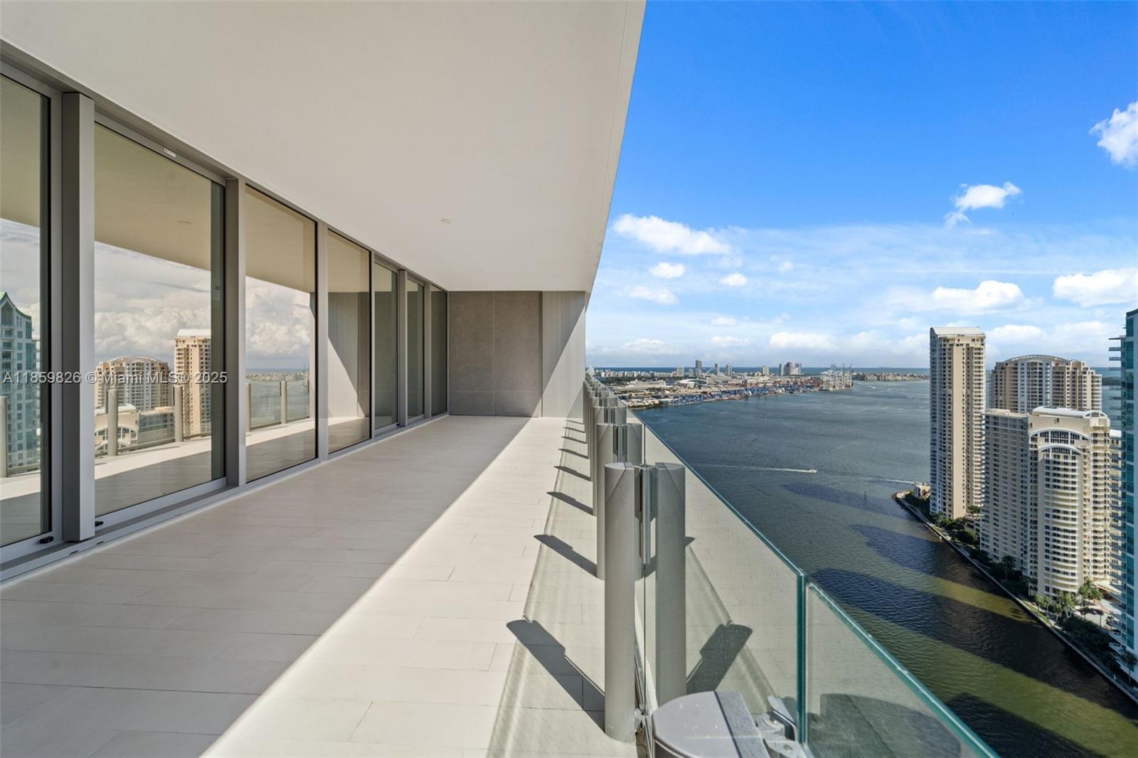 image Aston Martin Residences17