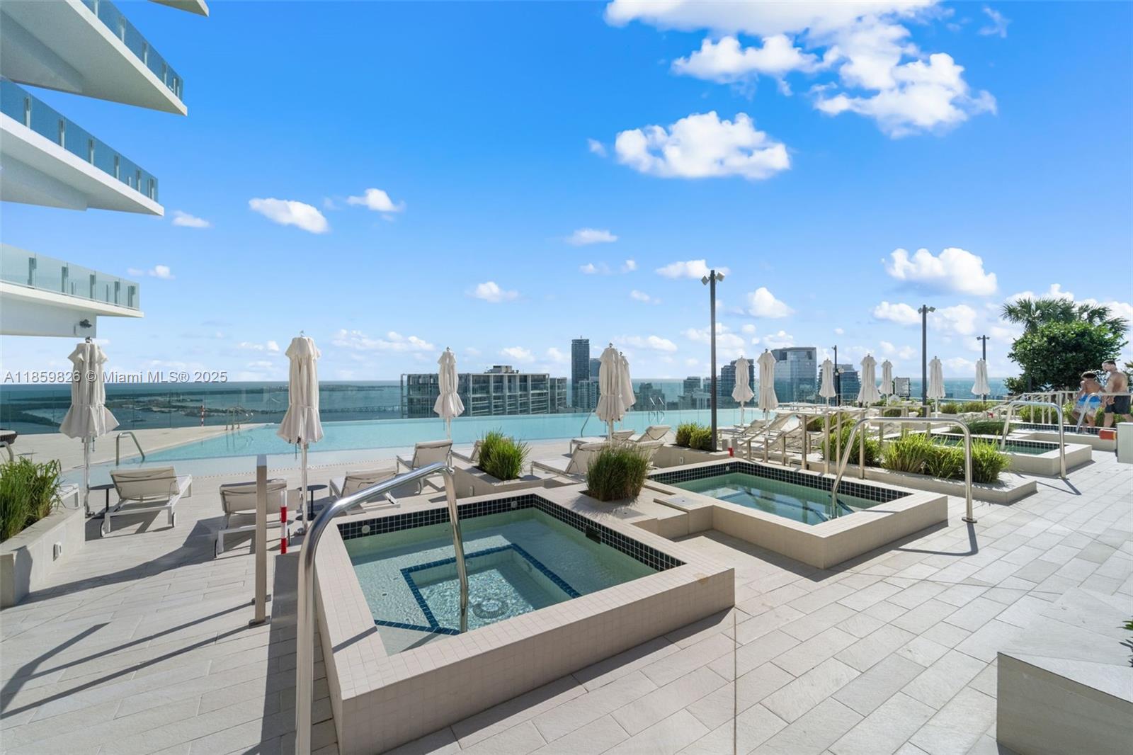 image Aston Martin Residences29