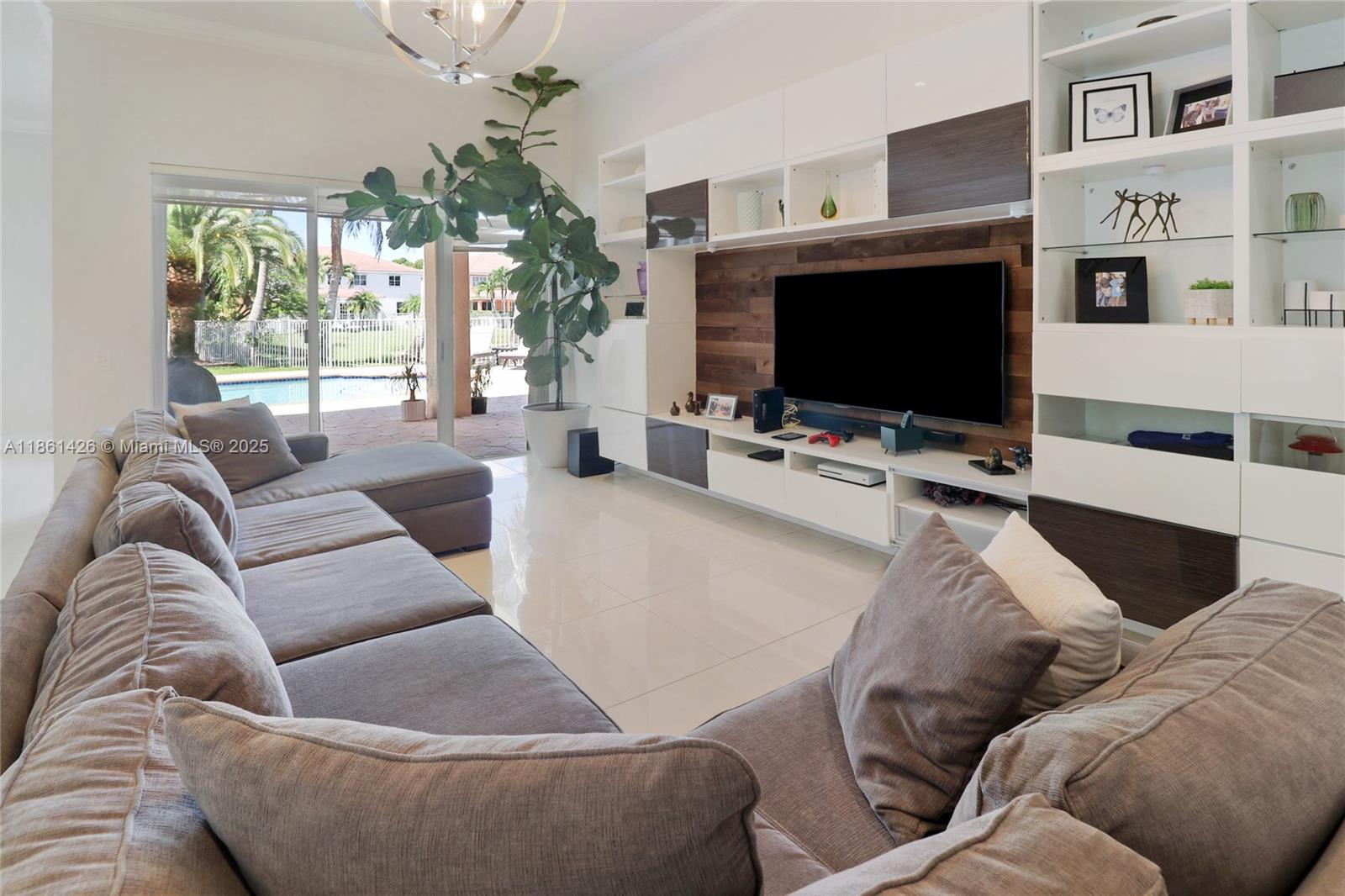 1600 Blue Jay Cir Weston, FL 33327