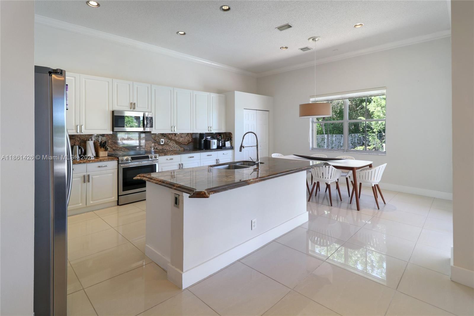 1600 Blue Jay Cir Weston, FL 33327