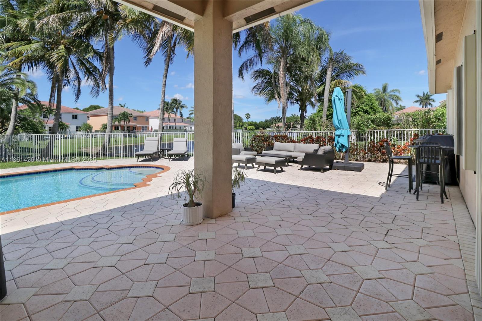 1600 Blue Jay Cir Weston, FL 33327