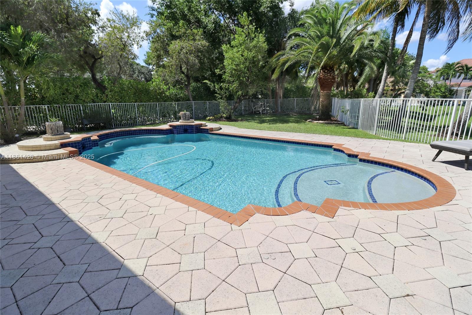 1600 Blue Jay Cir Weston, FL 33327