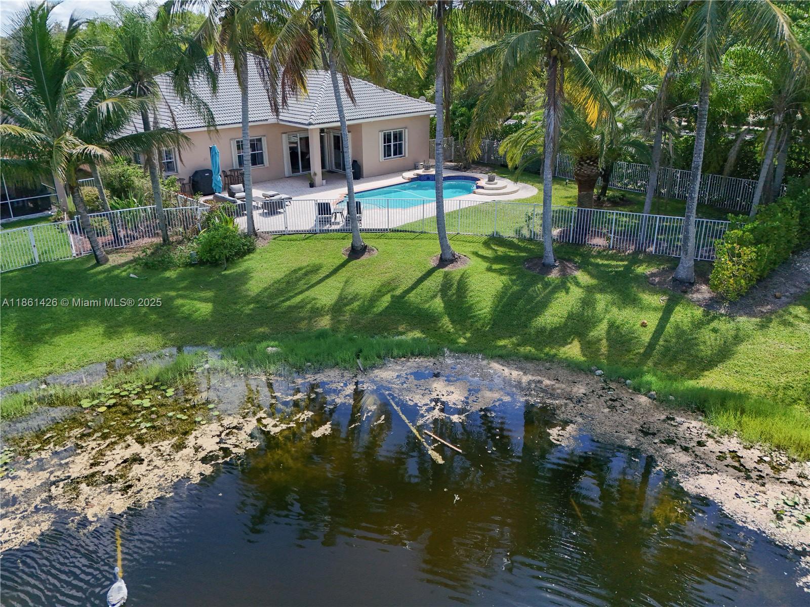 1600 Blue Jay Cir Weston, FL 33327