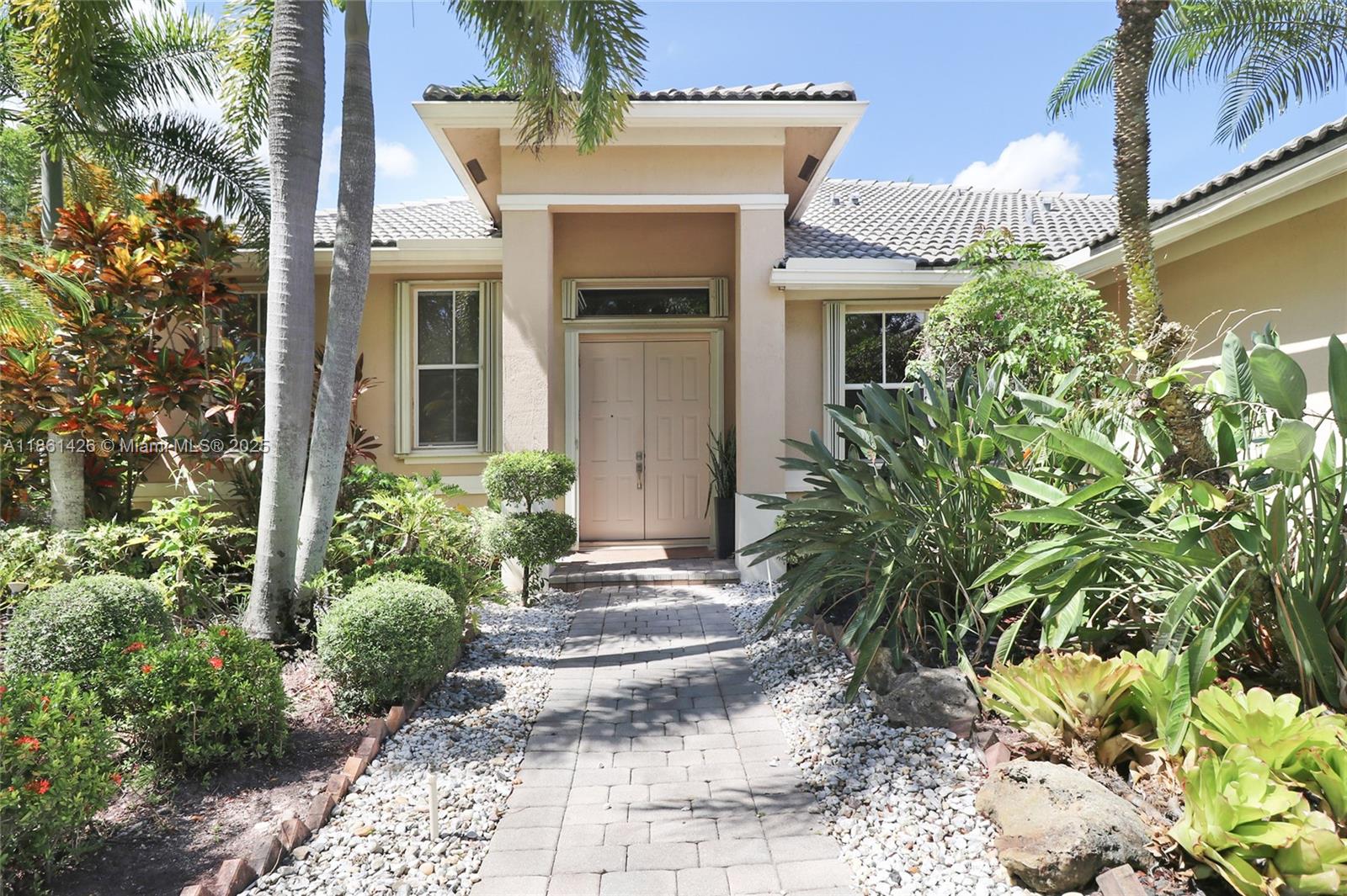 1600 Blue Jay Cir Weston, FL 33327