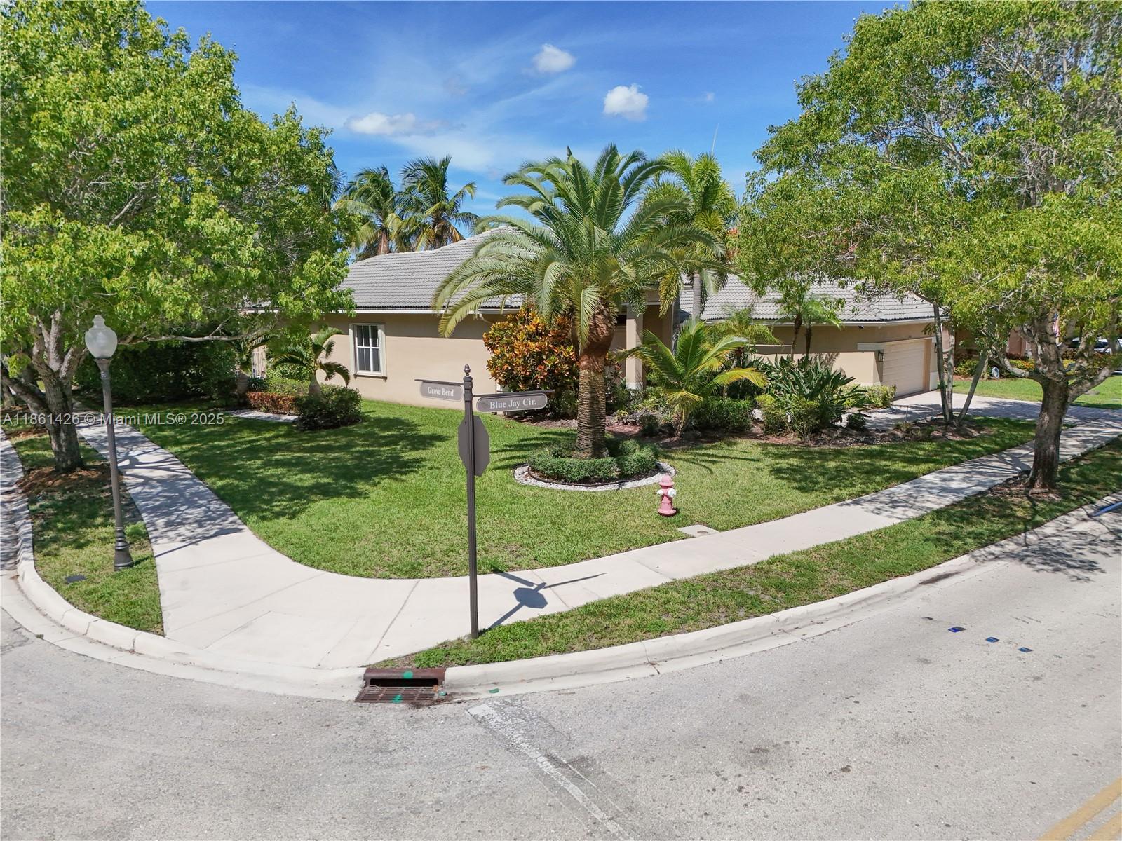 1600 Blue Jay Cir Weston, FL 33327