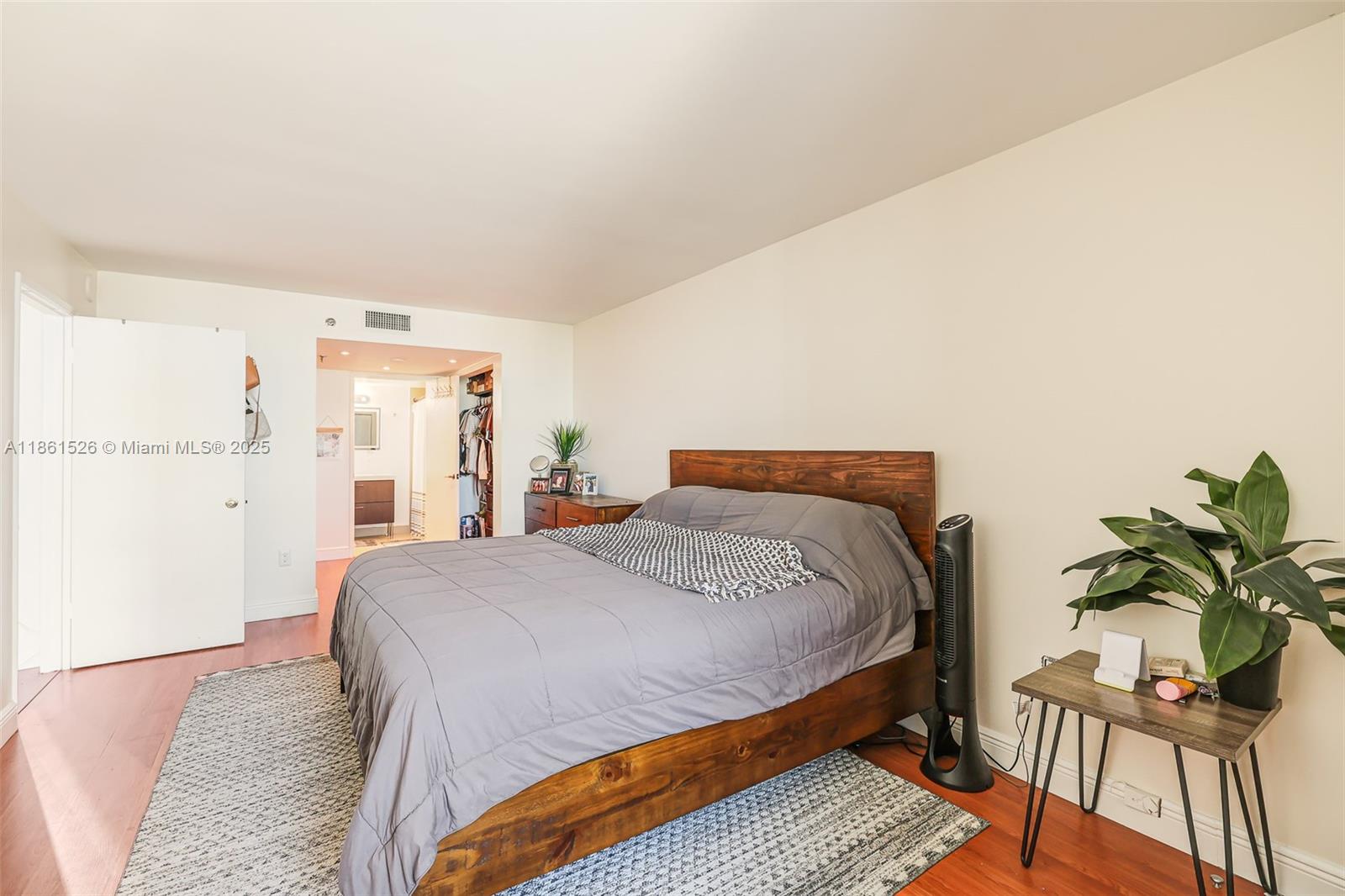 image Madison Downtown Condo10