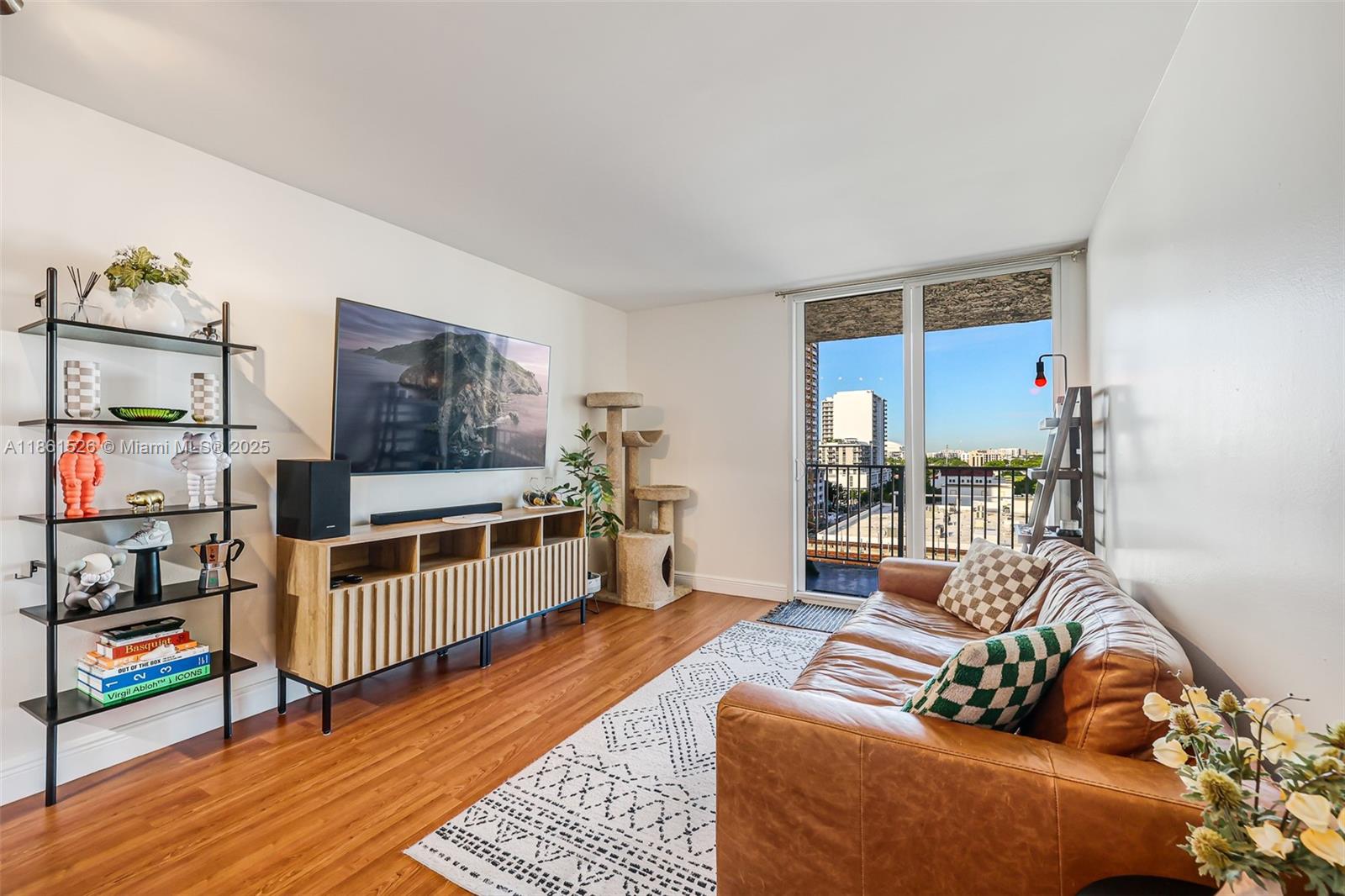 image Madison Downtown Condo1