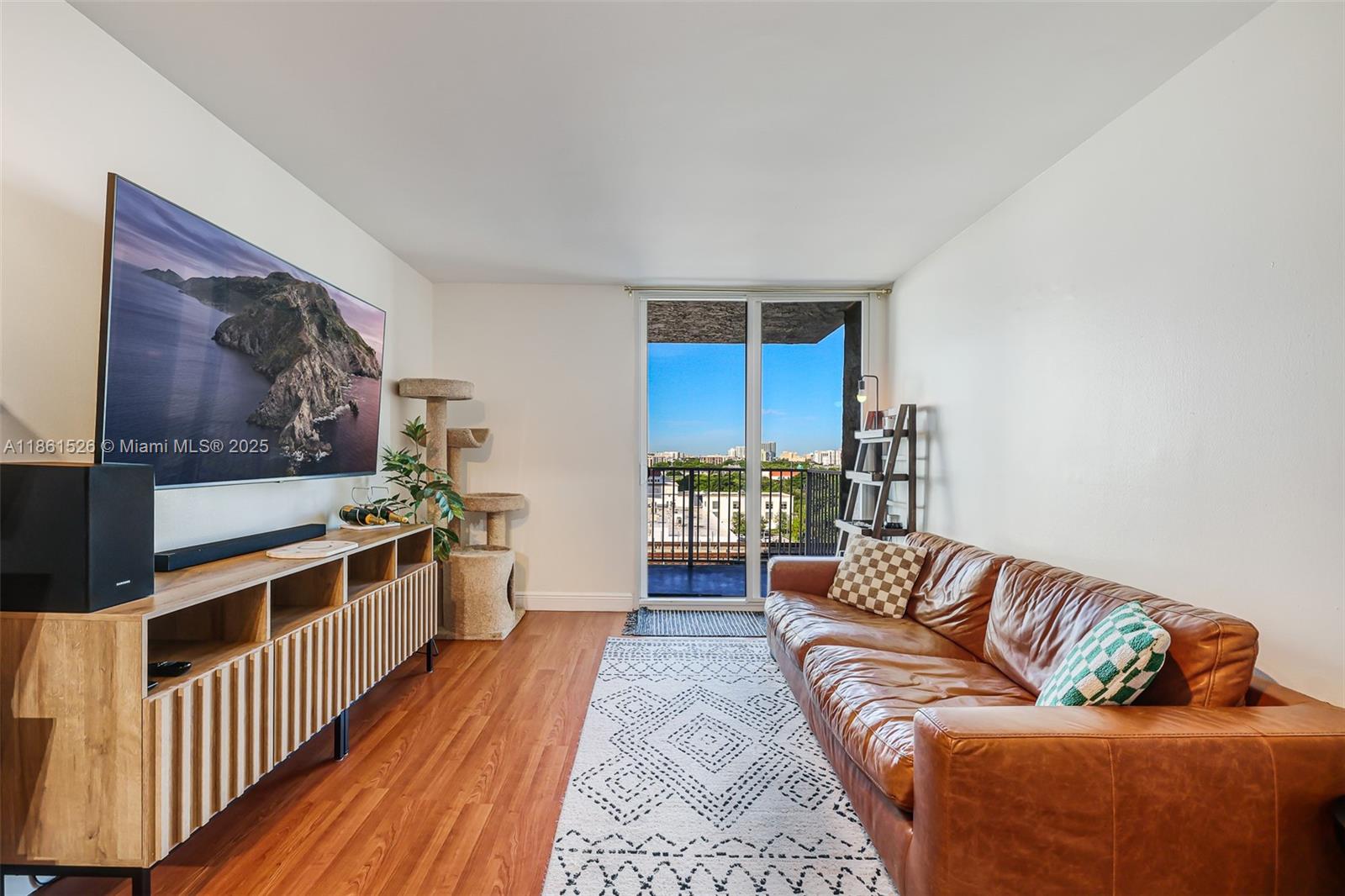 image Madison Downtown Condo2