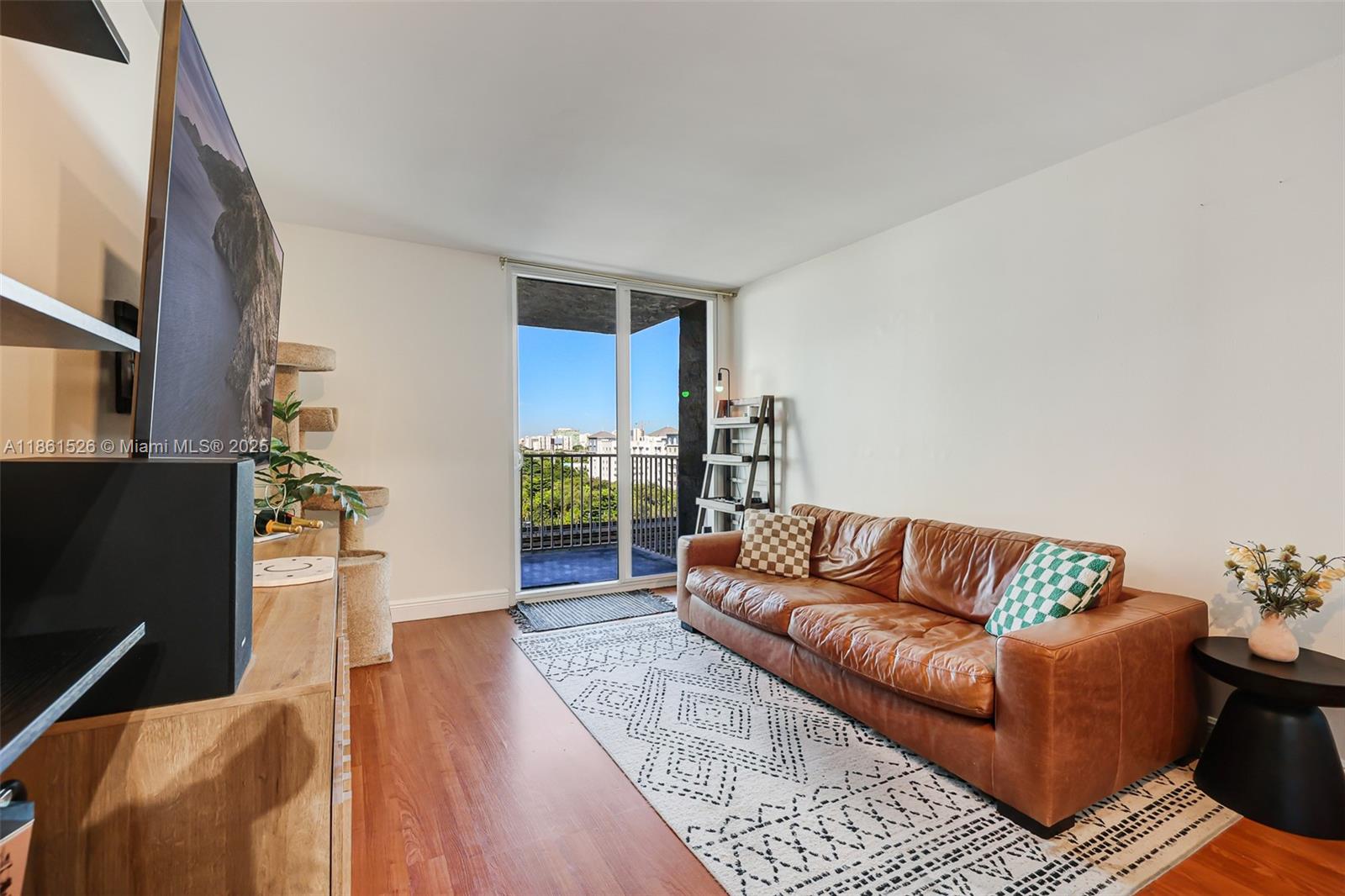 image Madison Downtown Condo3