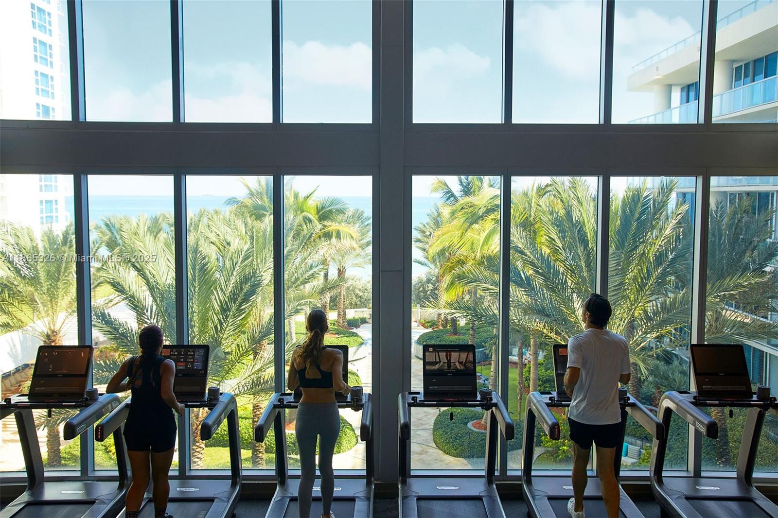 image Carillon Beach25