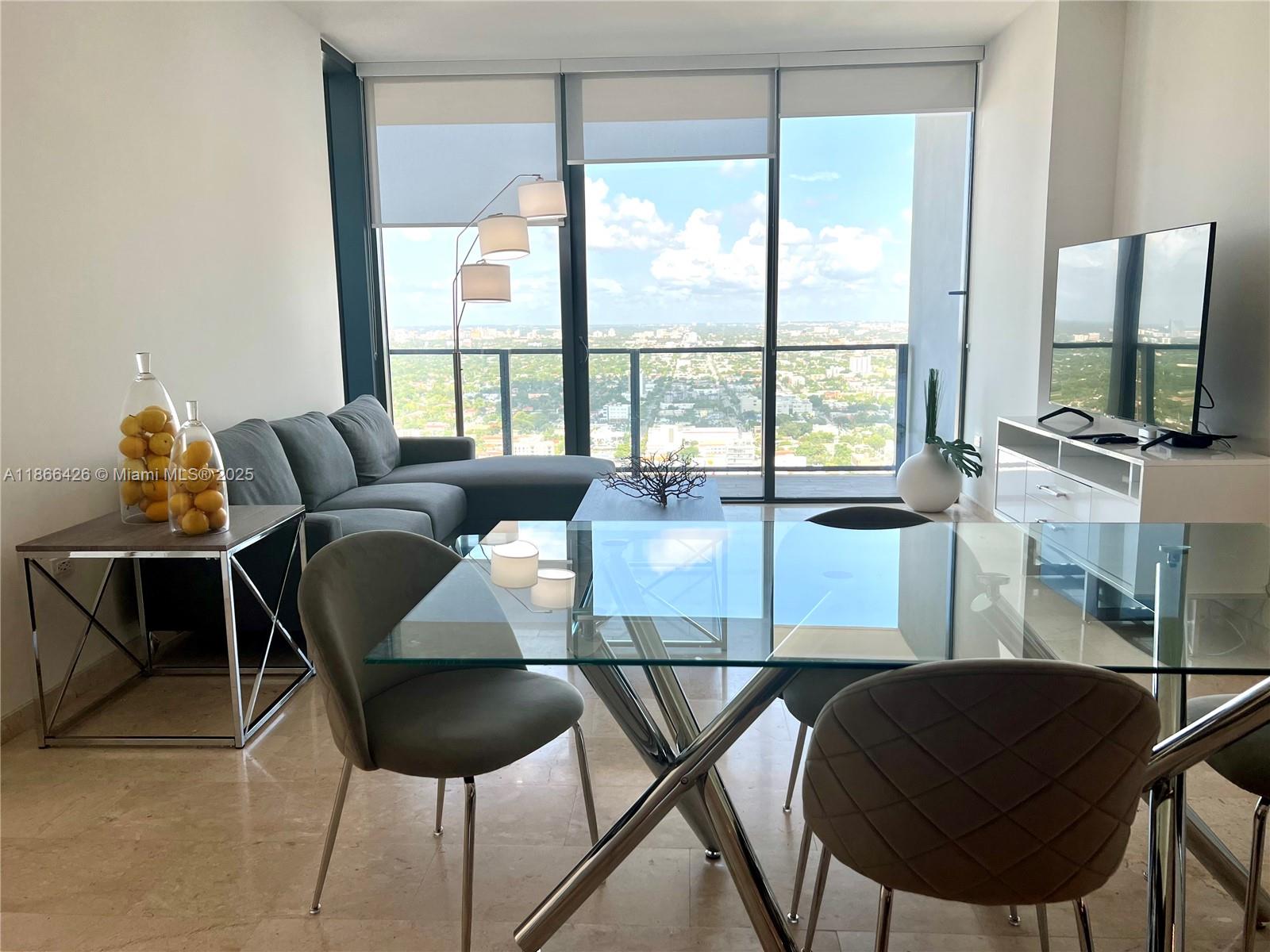 88 SW 7th #3606