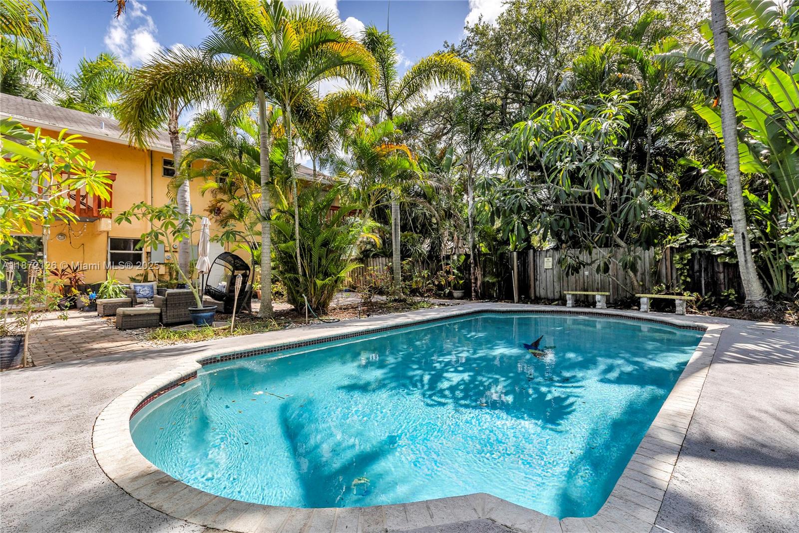 307 SW 11th Ct
