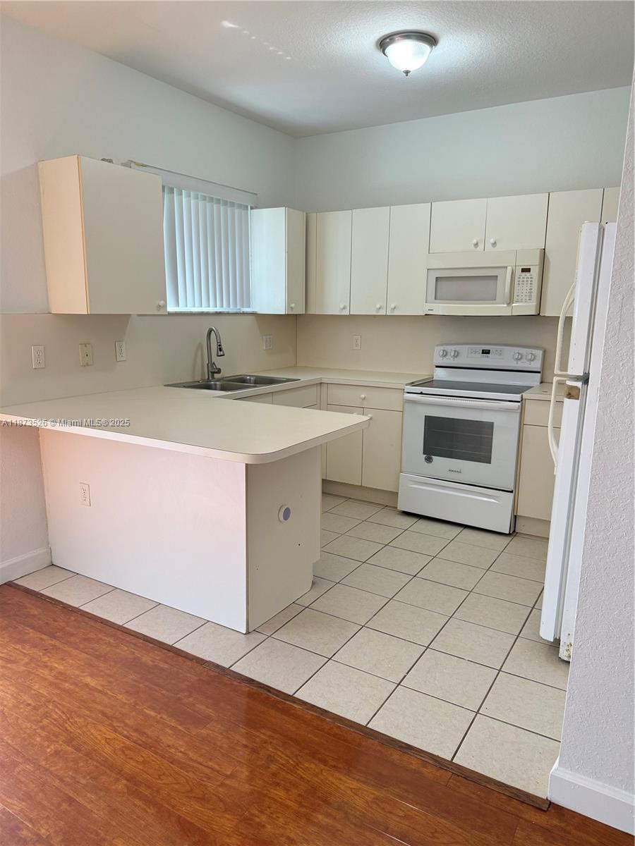 373 NE 26th Pl #202