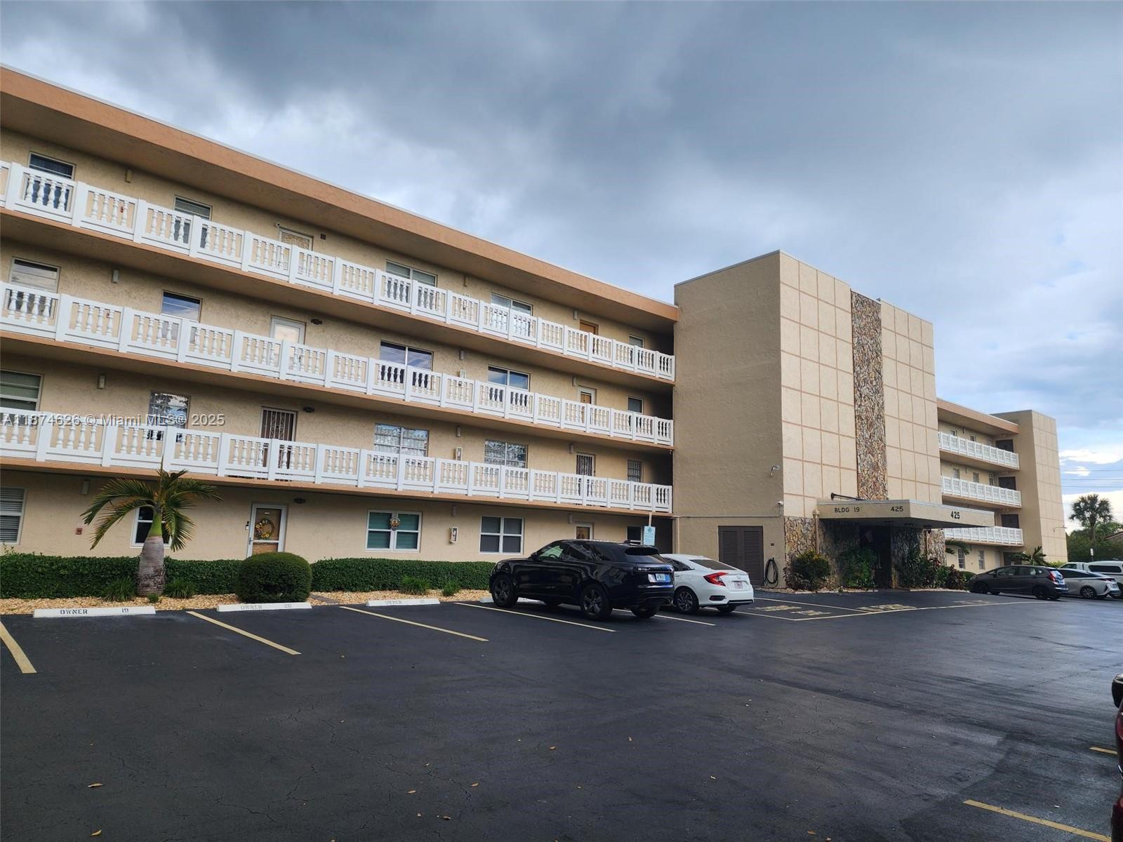 425 SE 11th Ter #403