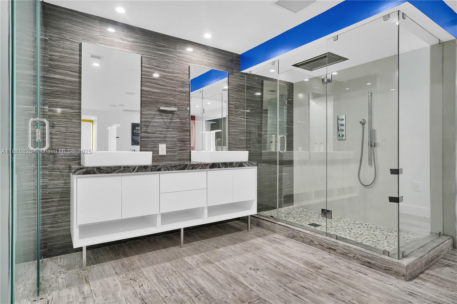 1100 Biscayne Blvd #PH6302 Miami, FL 33132