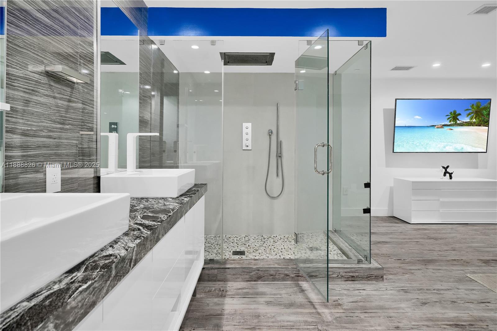 1100 Biscayne Blvd #PH6302 Miami, FL 33132