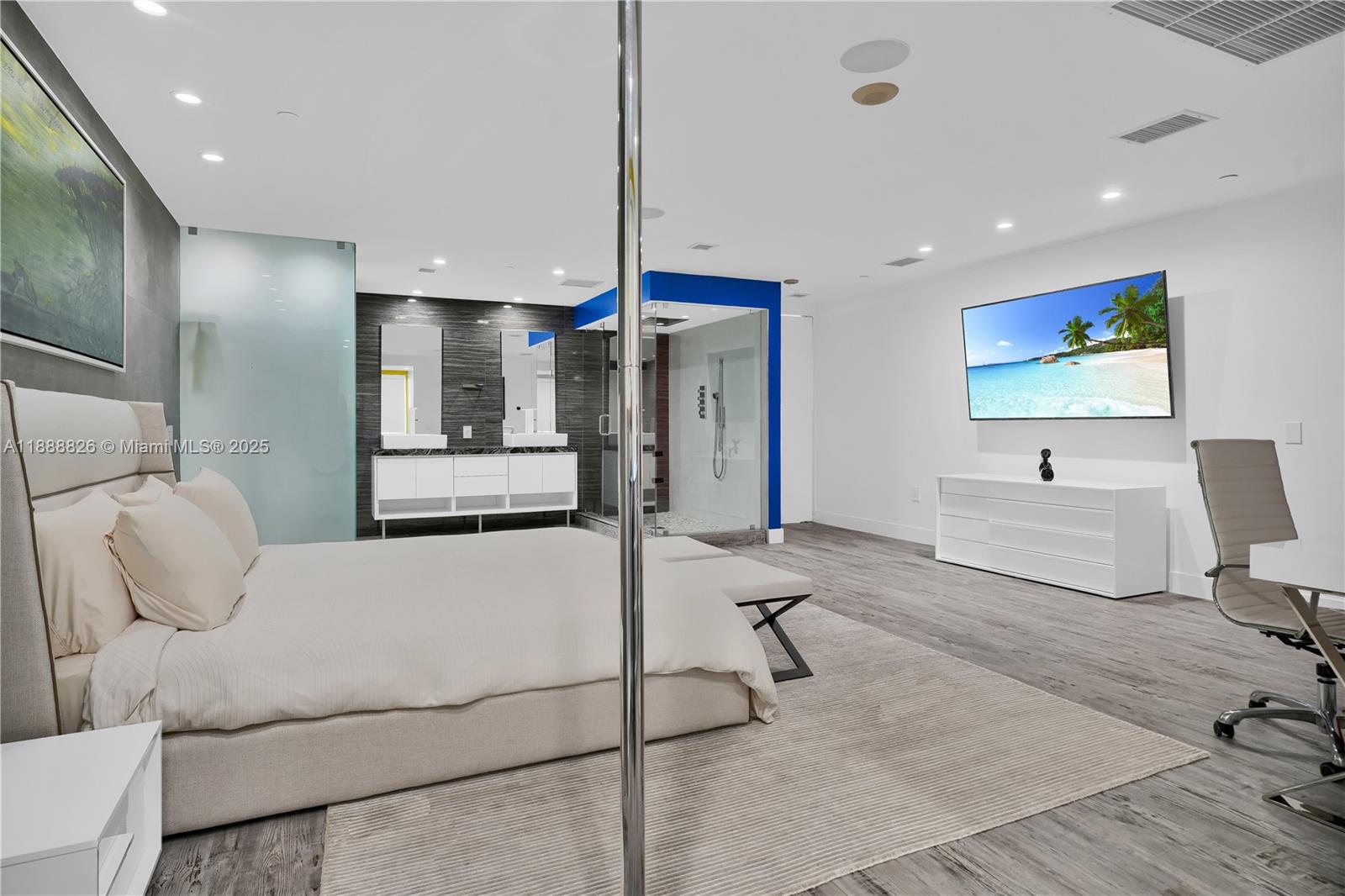 1100 Biscayne Blvd #PH6302 Miami, FL 33132