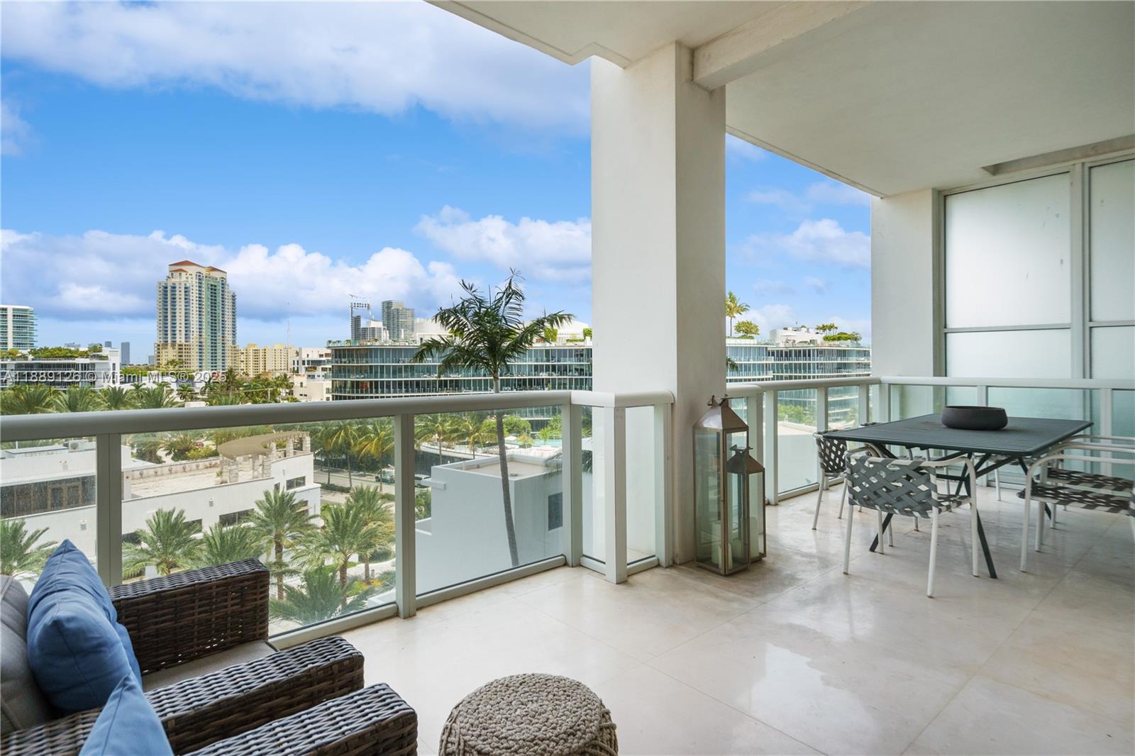 50 S Pointe Dr #805