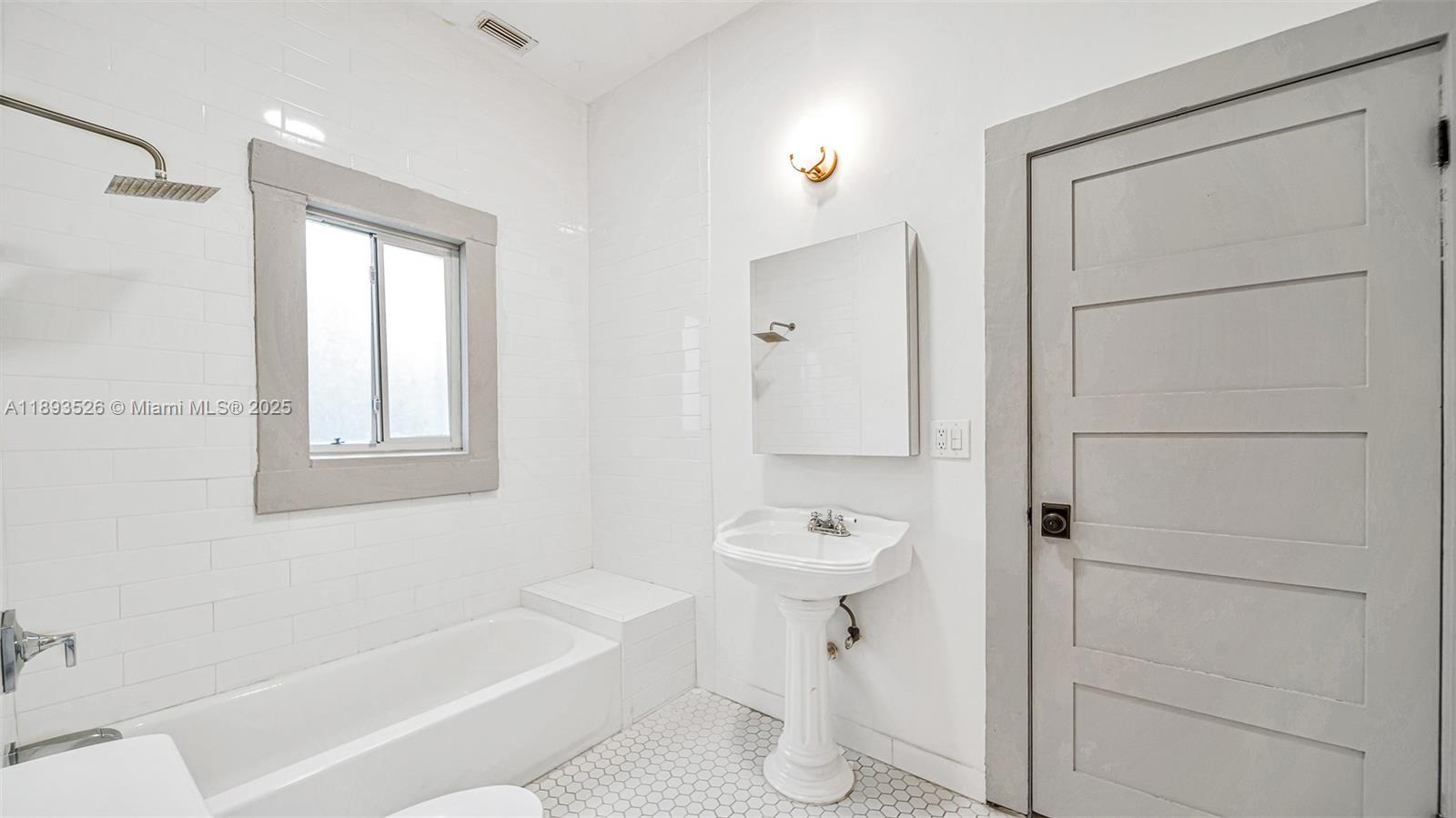 85 NE 46th St Miami, FL 33137