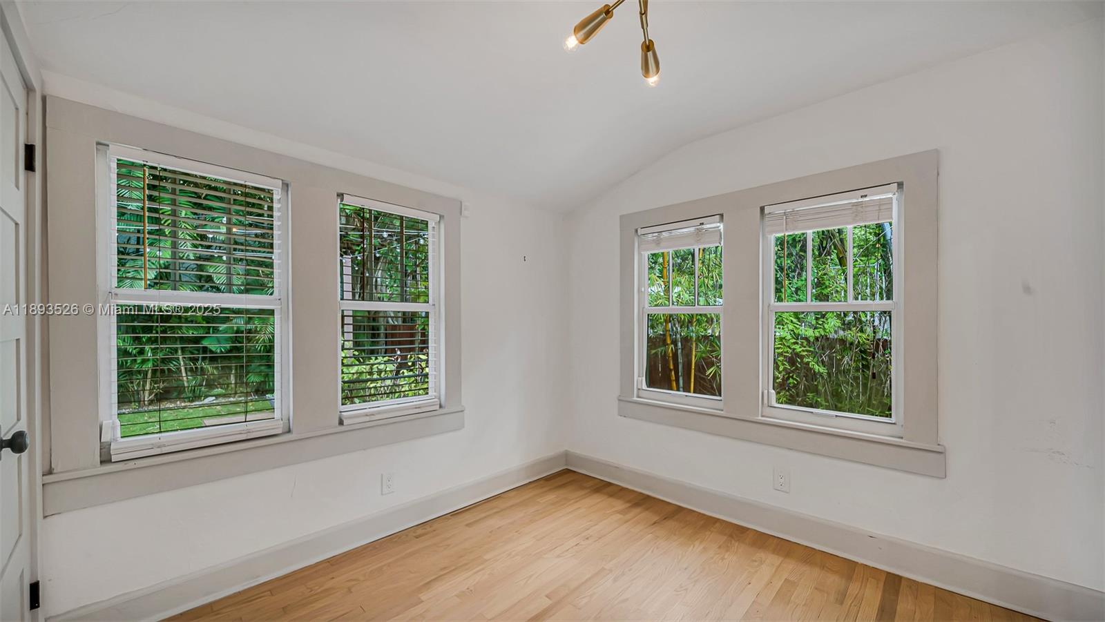 85 NE 46th St Miami, FL 33137