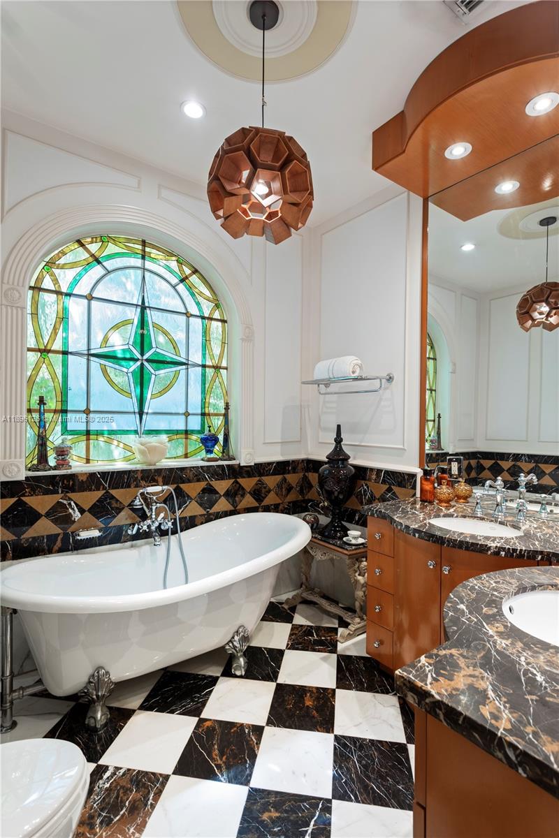 5801 Pine Tree Dr Miami Beach, FL 33140 5801 Pine Tree Dr Miami Beach, FL 33140
