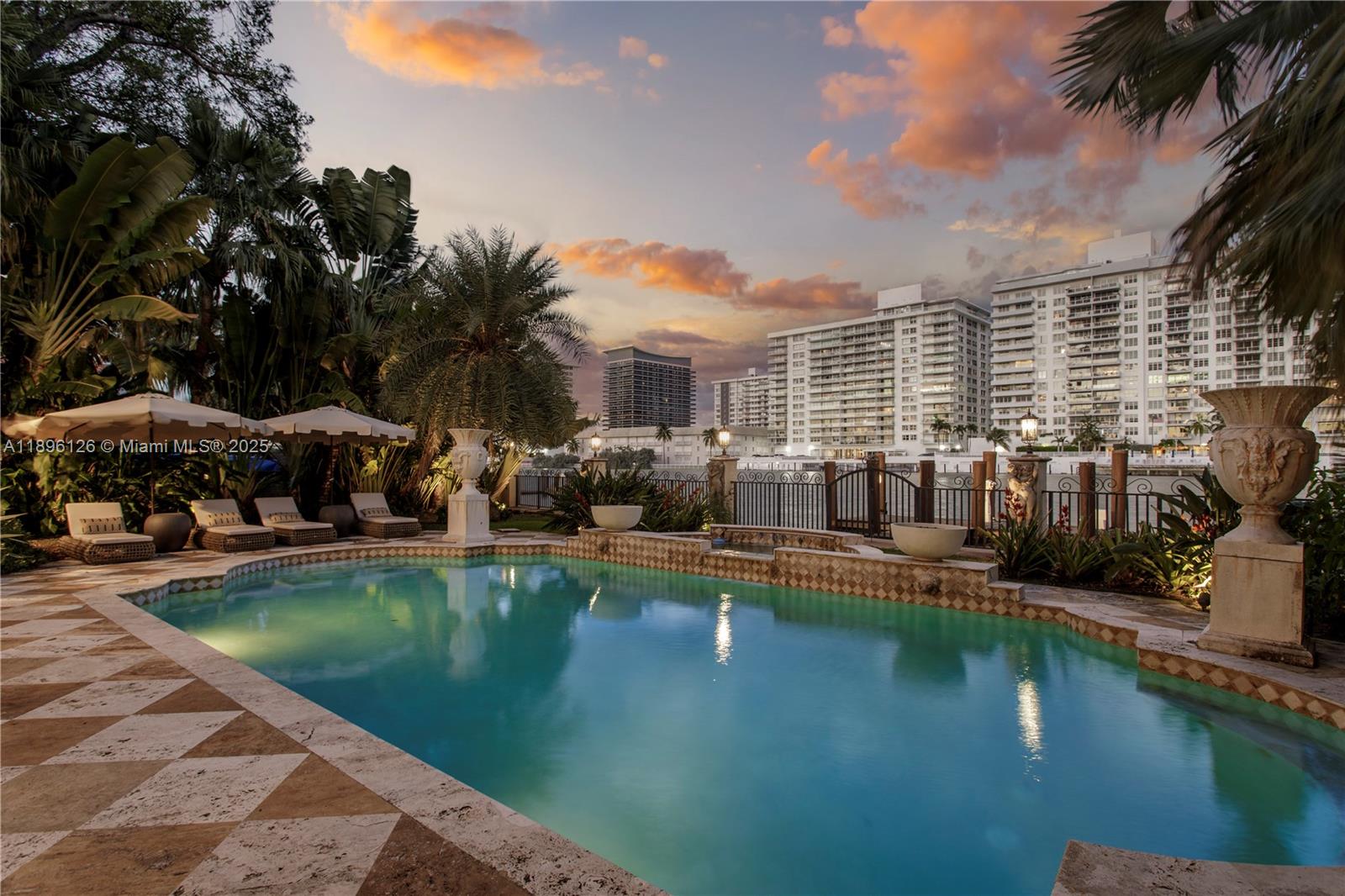 5801 Pine Tree Dr Miami Beach, FL 33140 5801 Pine Tree Dr Miami Beach, FL 33140