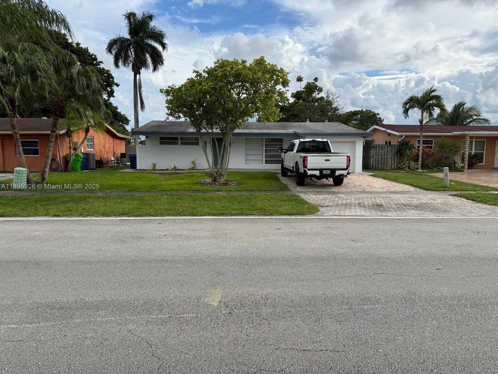 8600 NW 27th Pl