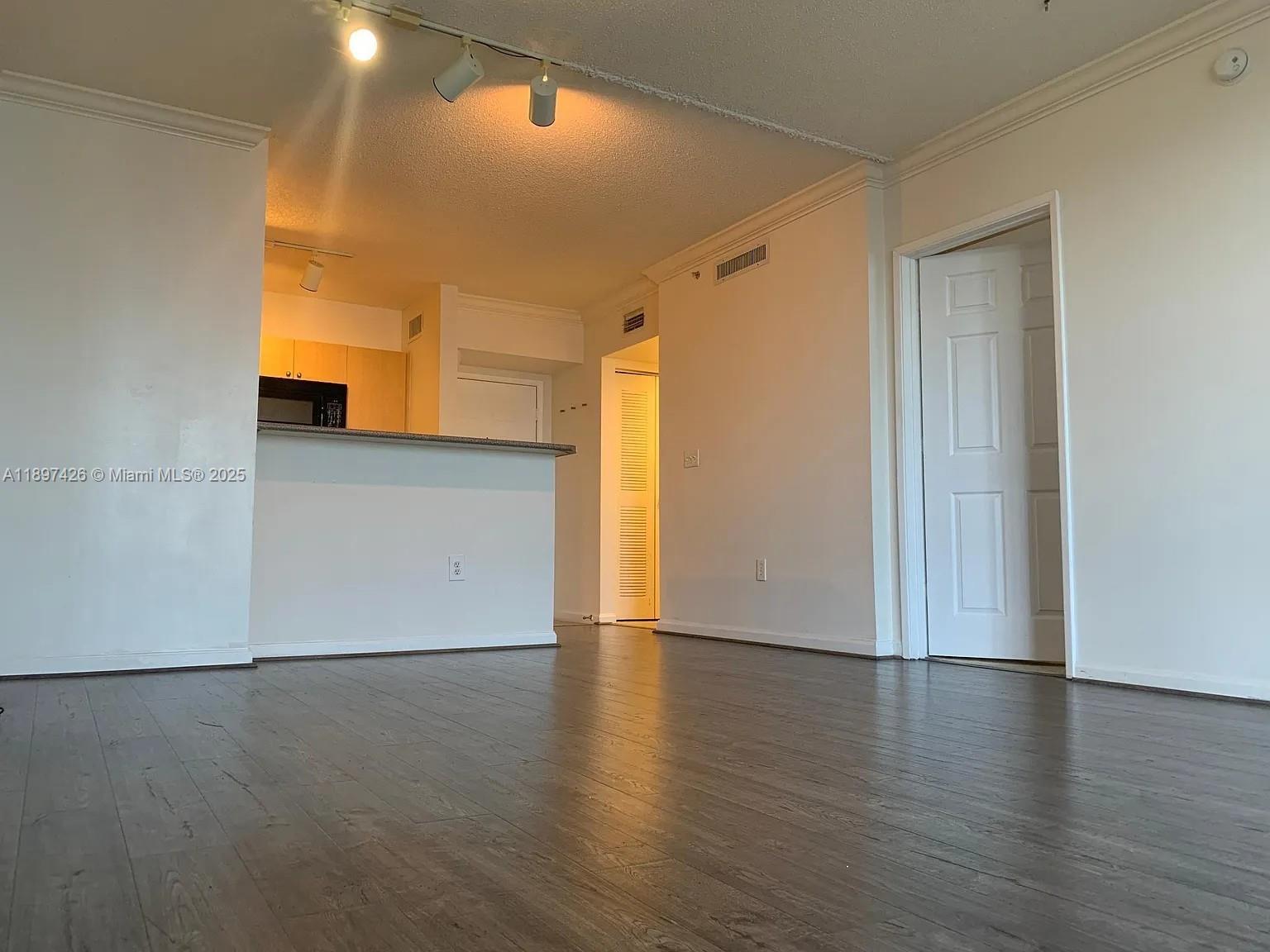 1919 Van Buren St #719A
