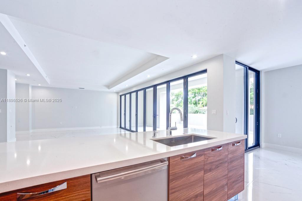 718 Valencia Ave #202 Coral Gables, FL 33134