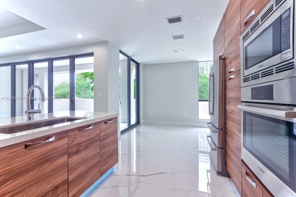 718 Valencia Ave #202 Coral Gables, FL 33134