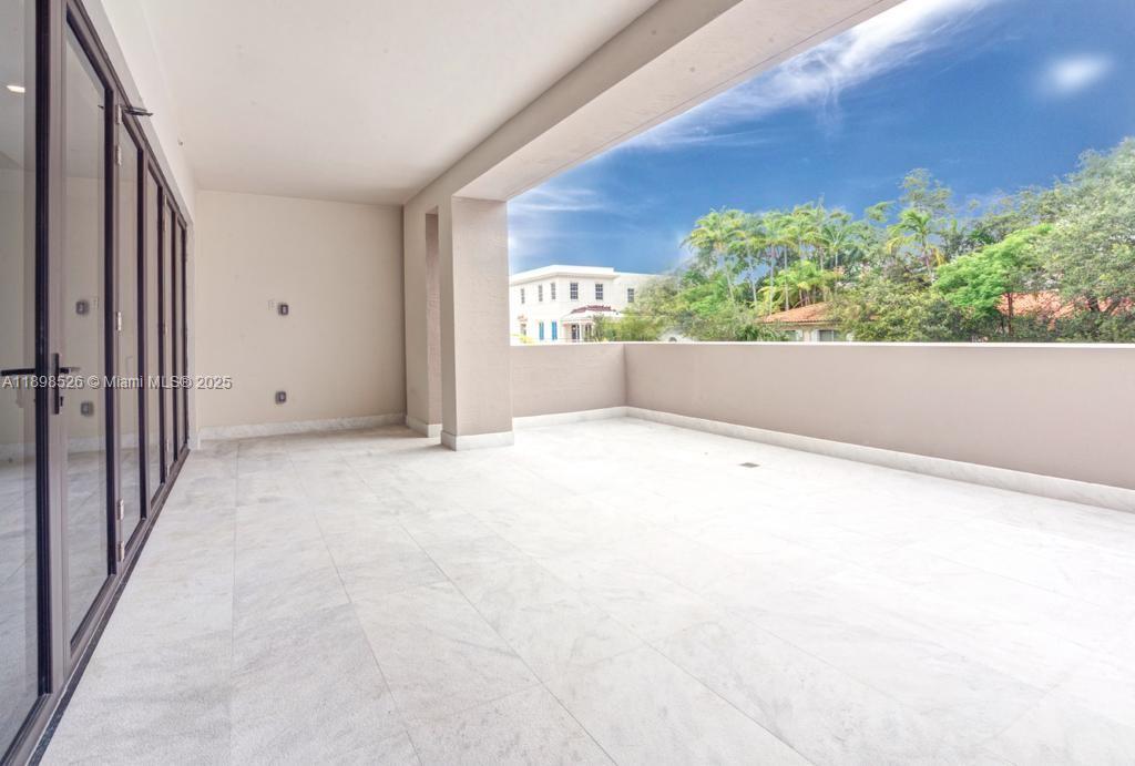 718 Valencia Ave #202 Coral Gables, FL 33134