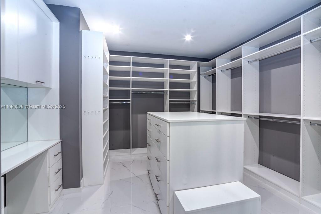 718 Valencia Ave #202 Coral Gables, FL 33134