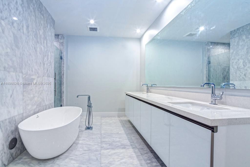 718 Valencia Ave #202 Coral Gables, FL 33134