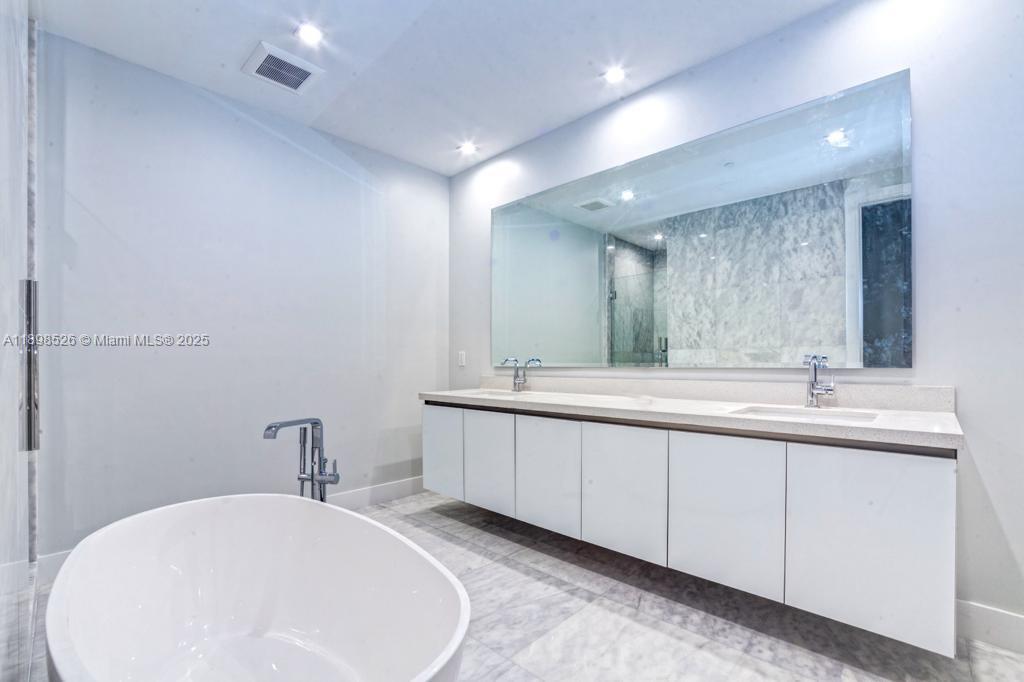 718 Valencia Ave #202 Coral Gables, FL 33134