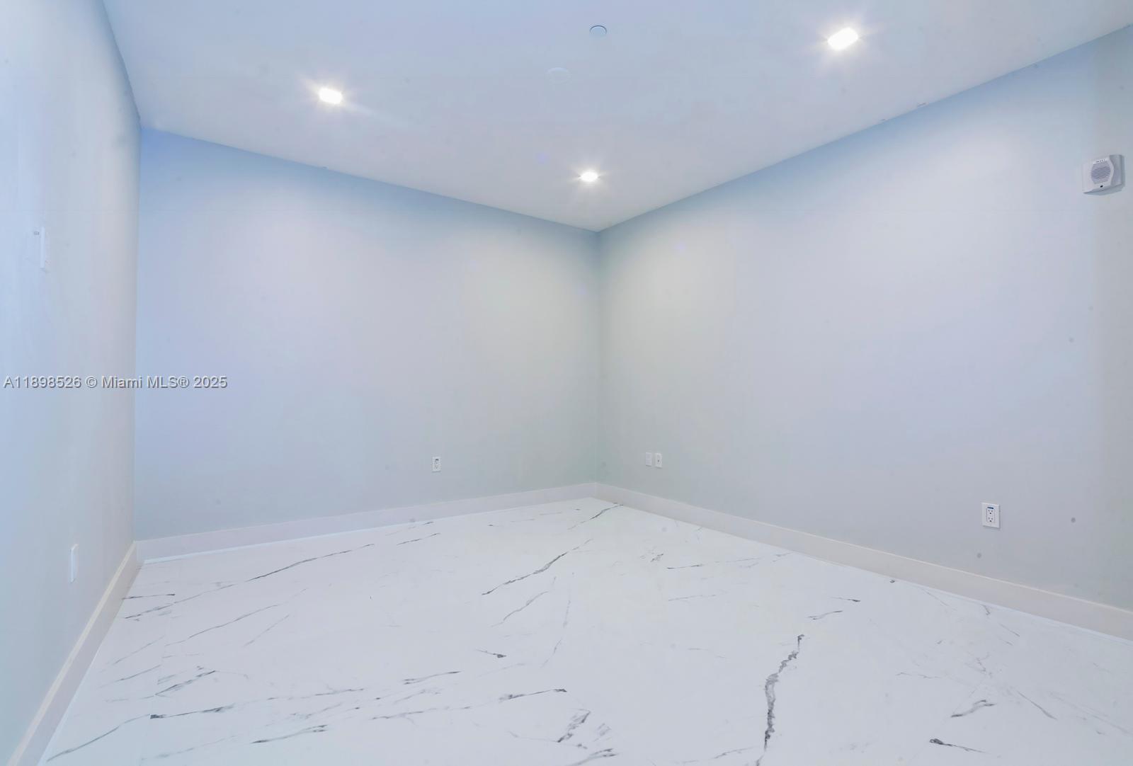 718 Valencia Ave #202 Coral Gables, FL 33134